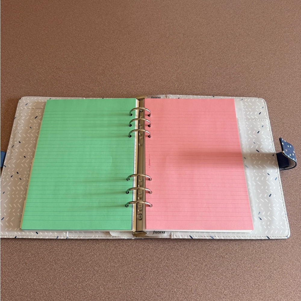 filoFAX Indigo A5 Planner with Polka Dots - Picture 12 of 14